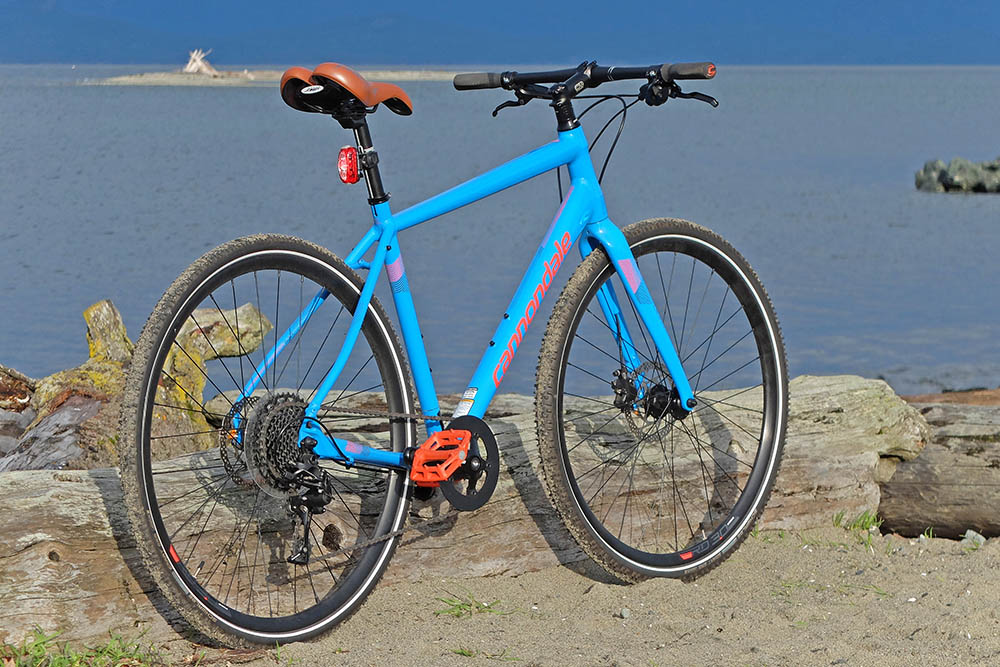 What are the traits of a hybrid bike? What are the traits of a hybrid bike?
